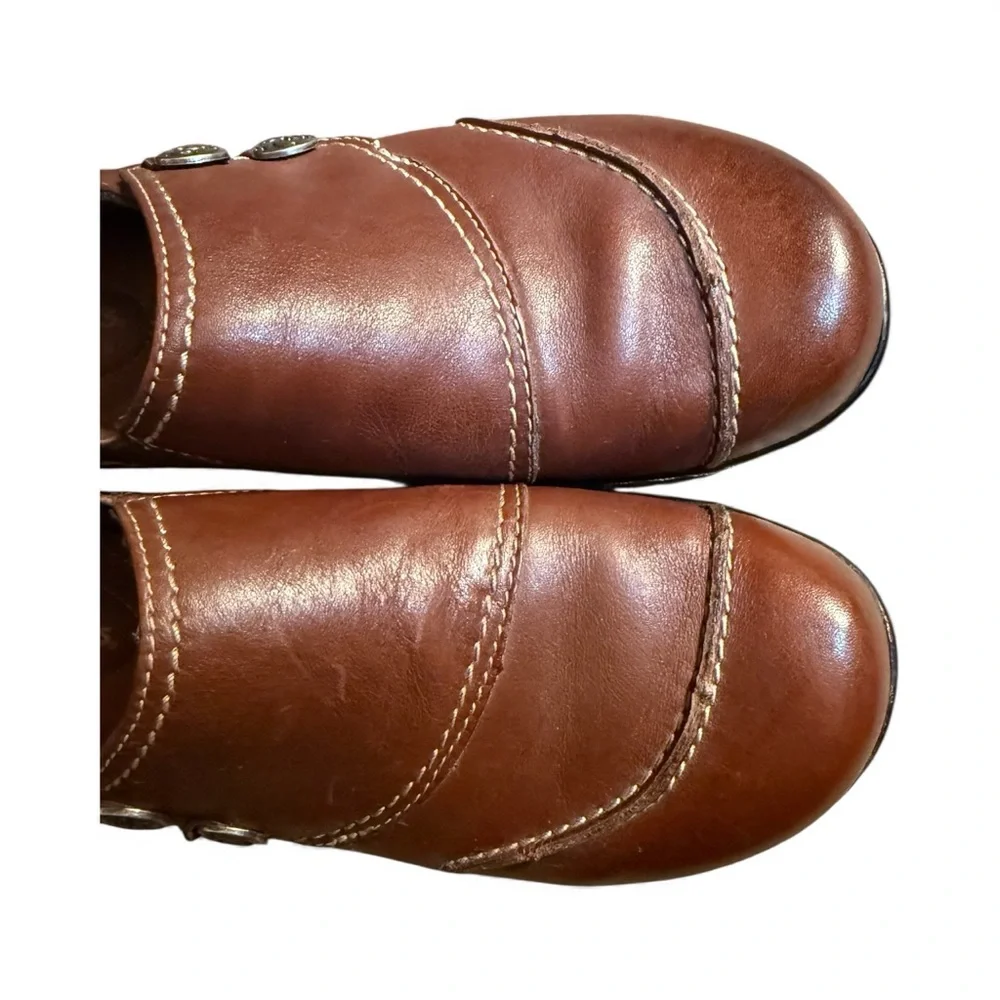 CLARKS Brown Leather Women’s Slip-On Shoes - US Size 8 M - EUC
